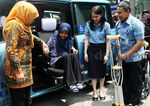 Mensos Serahkan Bantuan untuk Penyandang Disabilitas