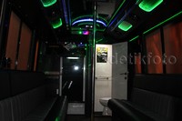 Tersedia fasilitas standar di bus berupa musik dengan sound system yang menggelegar, fasilitas karaoke, lemari es untuk menyimpan minuman atau makanan, hingga toilet. Berada di dalam bus ini terasa sangat privat.