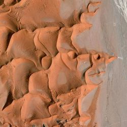 Wajah Bumi dari Langit: Lukisan Raksasa Hingga Pulau Hati