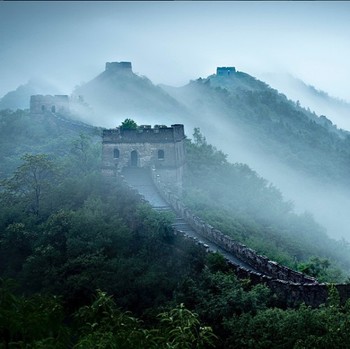 Pemandangan tembok raksasa di China. (kredit foto: Instagram)