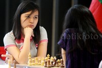 Dibagian putri pecatur putri asal Vietnam, WGM Nguyen Thi Mai Hung terus melaju dengan mengumpulkan poin terbanyak 8 vp.