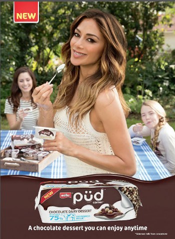     Iklan makanan yang dibintangi Nicole Scherzinger ini tampak aneh karena makanannya terlihat melayang di tangan. (istimewa/wetpaint)