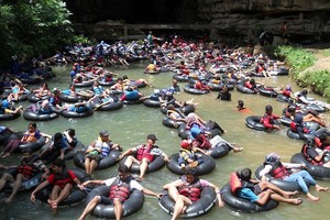 5 Konsekuensi Traveling Saat Tahun Baru