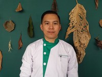 Chef Ferry Lee, adalah chef yang menciptakan menu hidangan bergaya fusion art. Semua menu di Batavia Market juga mengusung konsep sehat dan tanpa daging.