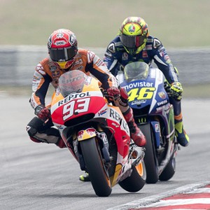 Rossi-Marquez Panas, Hamilton Juara Dunia