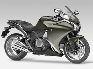 Honda Tarik Ribuan Motor Gede VFR1200F di Jepang