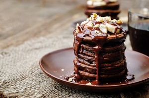 Pancake Serba Cokelat Ini Bisa Jadi Camilan Enak di Hari Libur