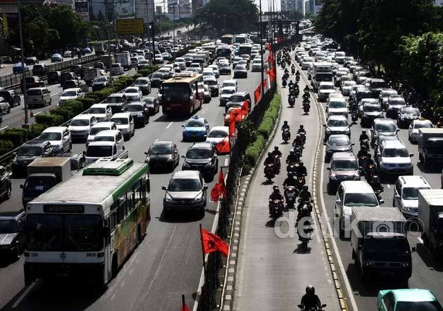 Puncak Arus Balik, 100.000 Kendaraan akan Lewati Gerbang Tol Cikarang Utama