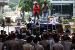 Pendemo Minta KPK Periksa Surya Paloh