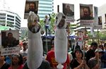 Pendemo Minta KPK Periksa Surya Paloh