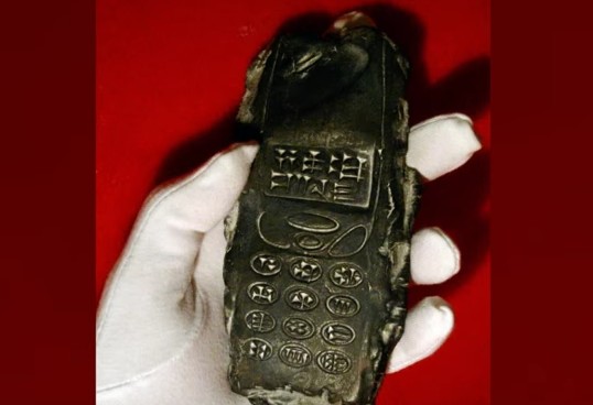 Ponsel Alien? Ah, Nokia Kali...