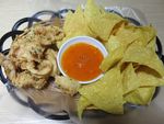 Asyiknya Makan Fish and Chips yang Renyah dan Bersaus Gurih