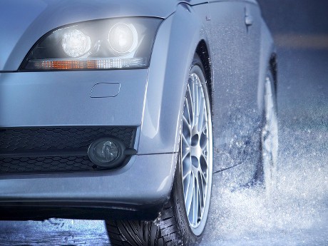 3 Etika Menyalakan Lampu Mobil di Saat Musim Hujan