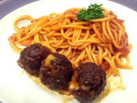 Ada beragam sajian pasta di The Food Quarter, salah satunya Spaghetti Meatball, dengan meatball yang bercampur keju mozzarella.