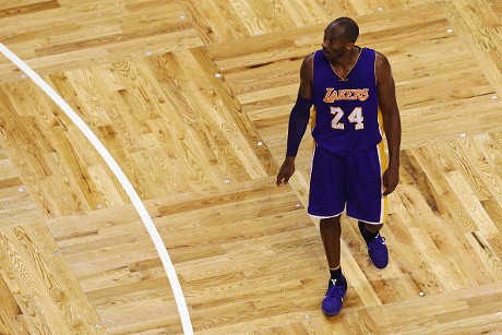 Lakers Belum Tahu Akan Pensiunkan Nomor Kobe yang Mana Lakers Belum Tahu Akan Pensiunkan Nomor Kobe yang Mana