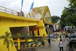 Taman Mungil di Bawah Jembatan Kuning Empat Lawang