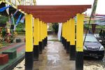 Taman Mungil di Bawah Jembatan Kuning Empat Lawang