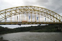Dengan adanya penataan yang bagus, Jembatan Kuning ini makin sedap dipandang. Kesan kumuh pun hilang, berganti dengan taman nyaman untuk beraktivitas warga dan juga bisa menarik wisatawan (Wahyu/detikTravel)