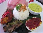 Mencicip Citarasa Unik Masakan Minang Peranakan di Cikang