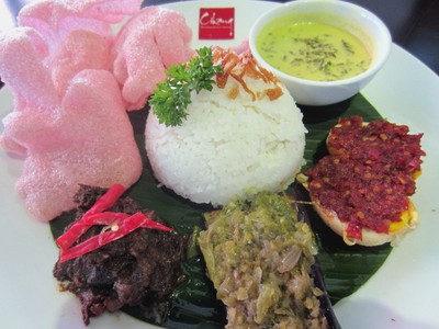 Mencicip Citarasa Unik Masakan Minang Peranakan di Cikang
