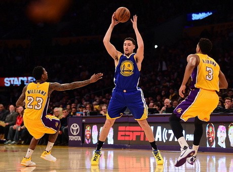 Warriors Menang Mudah atas Lakers