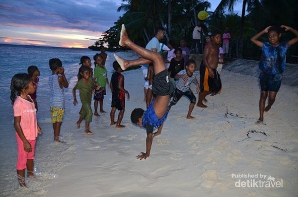 Suka Ria Anak Anak Papua Di Biak Numfor