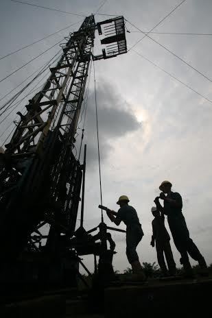 Harga Minyak Turun Tajam ke Bawah US$ 35/Barel