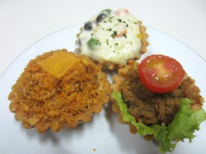 Eighteen Pies: Gurih Lezat Pie Rendang dan Creamy Chicken Mushroom