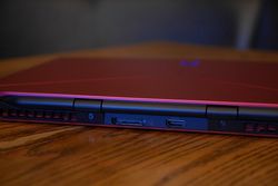Alienware Pamer Laptop Gaming Layar OLED