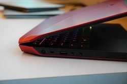 Alienware Pamer Laptop Gaming Layar OLED