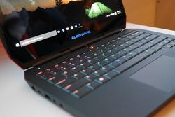 Alienware Pamer Laptop Gaming Layar OLED