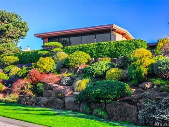 Rumah ini dibeli Nadella pada Agustus 2000 silam dengan harga USD 1,38 juta. (kredit foto : Business Insider)