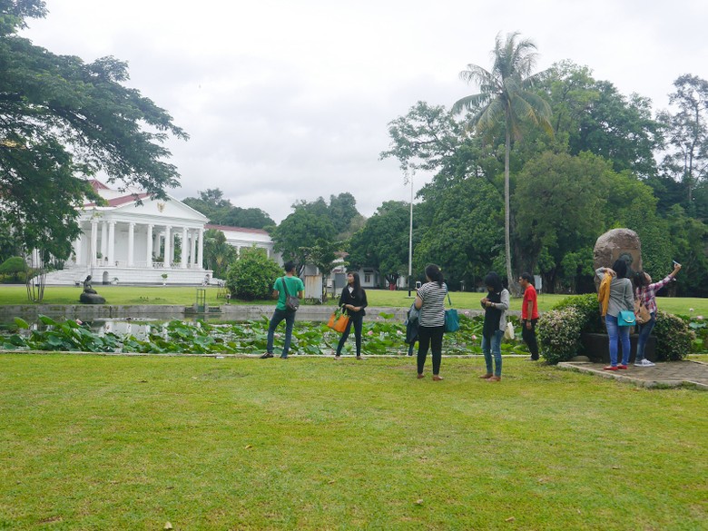 Santai Sejenak Sambil Selfie di Kebun Raya Bogor