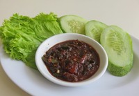 Sambal terasinya beraroma tajam dan segar. Cocok dicocol dengan mentimun dan selada segar. Enak!