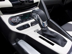 Ini Gejala-gejala Oli Transmisi Otomatis Mobil Perlu Diganti