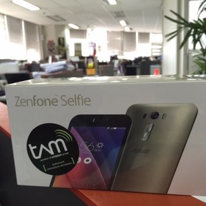 Asus Zenfone 2 Selfie: Buat Penggila Swafoto