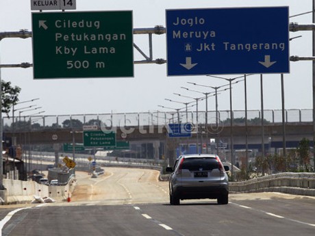 Ini Cara dan Etika Berhenti di Bahu Jalan Tol Karena Darurat