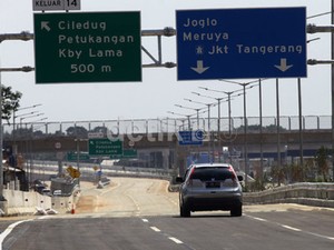 Ini Cara dan Etika Berhenti di Bahu Jalan Tol Karena Darurat