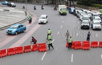 Arus lalu lintas pun dialihkan.