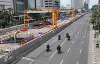 Jalan Thamrin terlihat lengang.