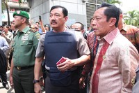 Sutiyoso meninjau lokasi ledakan. Lamhot Aritonang/detikFoto.