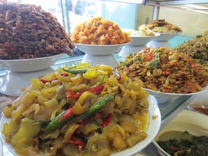 Tempe Goreng, Jengkol dan Telur Balado Jadi Menu Khas Warteg
