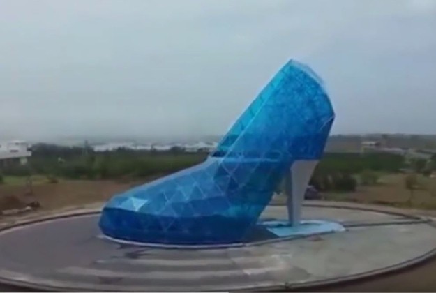 Gereja Unik di Taiwan, Berbentuk Sepatu Kaca Raksasa!