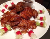 Tak ketinggalan Roasted Duck Hongkong Style with Hoisin and Plum Sauce bisa dinikmati di sini.