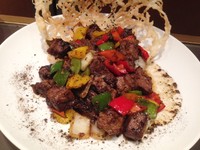 Nikmati juga Wok Fried Mulwara Beef Tenderloin with Onion, Capsicum and Honey Black Pepper Sauce yang memakai saus lada hitam gurih pedas.