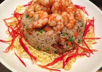 Untuk menu nasi ada Wok Fried Fragrant Rice with King Prawn and BBQ Pork Belly. Komplet!