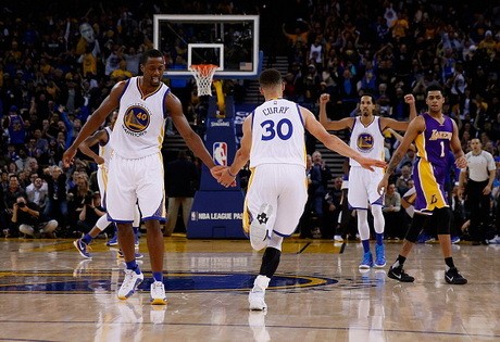 Curry Pimpin Warriors Kalahkan Lakers