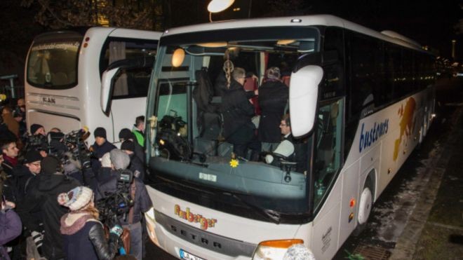 Bus Pengungsi Suriah Dikirim ke Kantor Kanselir Jerman