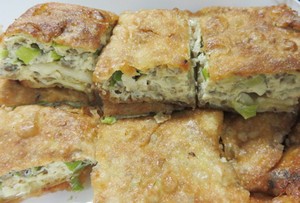 Martabak Borneo: Ngemil Martabak Telur Daging Sapi dan Keju yang Gurih Renyah