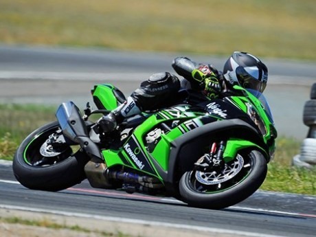 Setelah di Spanyol dan Australia, Kawasaki ZX-10R Dites di Sepang